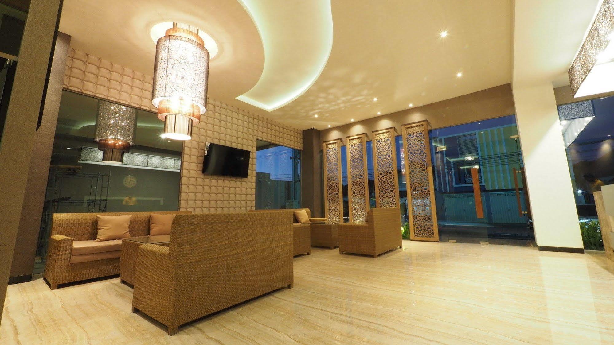 De Boutique Style Hotel Malang Ngoại thất bức ảnh